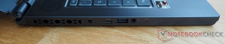 Lado izquierdo: Fuente de alimentación, USB-C 3.2 Gen 2, USB-A 3.2 Gen 2, audio