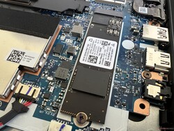 La unidad SSD M.2-2280 puede sustituirse.