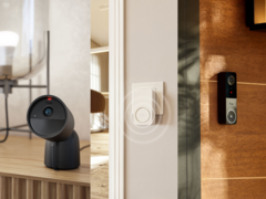 De izquierda a derecha (en la imagen), la cámara con cable Philips Hue Secure 2K, el timbre inteligente Hue Smart Chime y el videoportero con cable Hue Secure. (Fuente de la imagen: Philips - Editado)