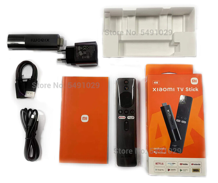 Xiaomi incluye algunos accesorios en la caja con el TV Stick 4K. (Fuente de la imagen: AliExpress)