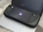 La Steam Deck utiliza una APU personalizada de AMD y SteamOS 3.0 basado en Linux. (Fuente de la imagen: @AKoshelkov)