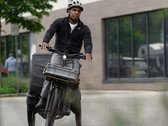 La serie Trike Hybrid de Cube cuenta con un mecanismo basculante y un diferencial trasero para mejorar la seguridad en las curvas. (Fuente de la imagen: Cube)