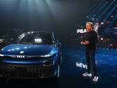El Fisker PEAR es un pequeño y asequible hatcback eléctrico construido en colaboración con Foxconn para jóvenes profesionales que viven en grandes ciudades. (Fuente de la imagen: Fisker en YouTube)