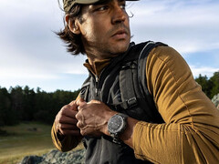 El Instinct Crossover AMOLED es uno de los varios smartwatches que reciben una importante actualización estable esta semana. (Fuente de la imagen: Garmin)