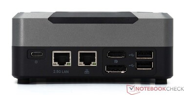 Panel trasero: Conexión a la red (19 V; 5 A), LAN (2,5G), LAN (1,0G), HDMI 2.1, DP1.4 (4K@144Hz), 2x USB 2.0