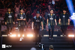 La alineación del equipo MongolZ (en la foto) en la ceremonia de apertura de la Blast Major en curso en Austin. (Fuente de la imagen: HLTV)