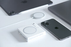 El iPhone SE 5G podría ser compatible con la amplia gama de accesorios MagSafe de Apple. (Fuente de la imagen: Brandon Romanchuk)
