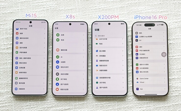 ...y el iPhone 16 Pro (derecha). (Fuente: Digital Chat Station vía Weibo)