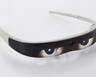 La ViXion1 con autoenfoque elimina la necesidad de quitarse las gafas normales para ver de cerca los objetos pequeños. (Fuente: ViXion)