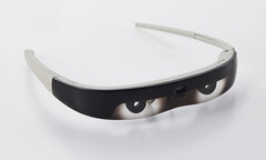 La ViXion1 con autoenfoque elimina la necesidad de quitarse las gafas normales para ver de cerca los objetos pequeños. (Fuente: ViXion)
