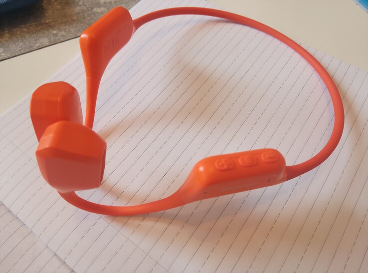 Los controles. Los botones están bastante apretados