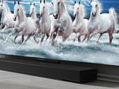 Un nuevo televisor LG con una barra de sonido a juego (Fuente: LG)