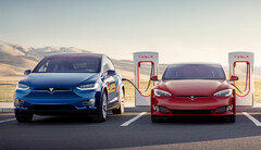 Los Supercargadores de Tesla han recibido elogios por sus cómodas ubicaciones de carga, su amplio aparcamiento y su experiencia de enchufe sin complicaciones. (Fuente de la imagen: Tesla)
