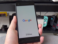 El Pixel 2 XL fabricado por HTC tiene unos gruesos biseles. (Fuente de la imagen: Calyx Hikari)