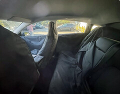 El económico Model Y no tendrá techo panorámico. (Fuente de la imagen: DriveGreenLiveGreen/X)