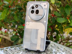 El Nothing Phone (3a) Pro ha sido finalmente anunciado tras meses de filtraciones y teasers (fuente de la imagen: Notebookcheck)