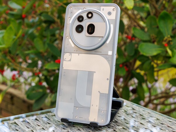 El Nothing Phone (4a) Pro tendrá soporte eSIM como el Phone (3a) Pro (en la imagen). (Fuente de la imagen: Notebookcheck)