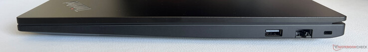 Lado derecho: USB-A 3.2 Gen.2 (10 Gbps), Gigabit-Ethernet, ranura de seguridad Kensington