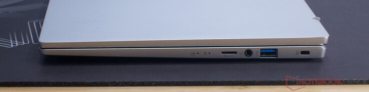 Lector de tarjetas de memoria (MicroSD), toma de audio de 3,5 mm, USB 3.2 Gen 1 (USB-A), ranura para bloqueo Kensington