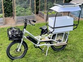Una bicicleta eléctrica alimentada por energía solar puede soportar cargas útiles de hasta 159 kg. (Fuente de la imagen: Electrek)