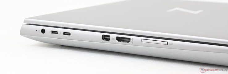 Izquierda: adaptador de CA, 2x USB-C 3.2 Gen. 2 con Thunderbolt 4 + DisplayPort 1.4 + DisplayPort 1.4, mini-DisplayPort 1.4, HDMI 2.1, lector de tarjetas SD. Fíjate en los puertos USB-C y del adaptador de CA bien apretados
