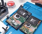 Despiece de la Nintendo Switch 2 mostrando los componentes internos, como la batería, el ventilador y la placa base (Fuente de la imagen: Phone Repair Guru en YouTube)