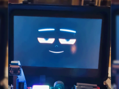La carcasa del robot cuenta con un sensor de gas MQ-2 instalado en su interior.