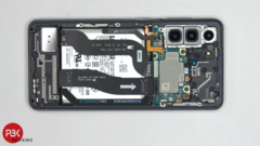 El Galaxy S21 sin su panel trasero. (Fuente: YouTube)