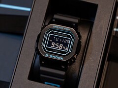 El reloj G-Shock GM-5600BWD-1 de Casio (en la imagen) ha sido diseñado en colaboración con el Departamento de Relojería de Bamford. (Fuente de la imagen: Casio)
