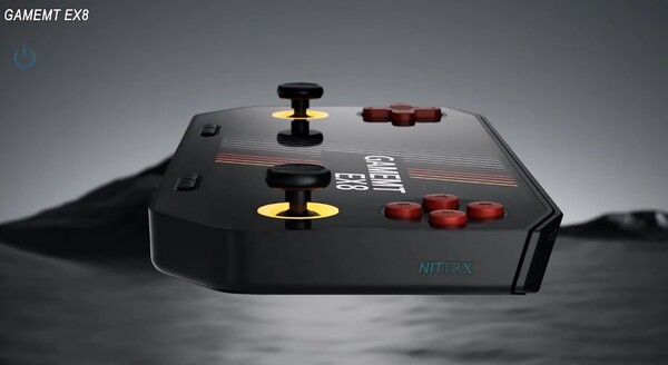 La GameMT EX8 es una consola portátil bastante gruesa. (Fuente de la imagen: Nittrx)