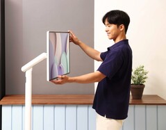 Samsung combina el Smart Monitor M7 con un soporte versátil. (Fuente de la imagen: Samsung)
