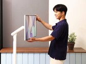 Samsung combina el Smart Monitor M7 con un soporte versátil. (Fuente de la imagen: Samsung)