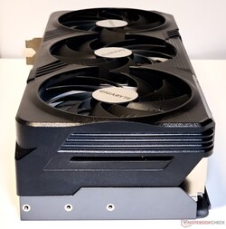 Los ventiladores triples WindForce de la RTX 4080 Super Gaming OC pueden llegar a ser perceptiblemente ruidosos bajo estrés
