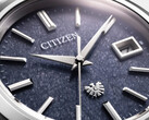 El Citizen AQ4100-65M (en la imagen) tiene el motivo del águila grabado en la corona, la esfera y el fondo de la caja. (Fuente de la imagen: Citizen)