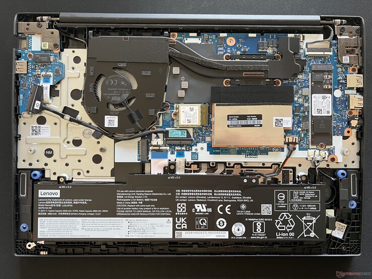 ThinkPad E16 G1 AMD para comparación