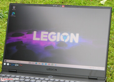 El Legion S7 en exteriores (fotografiado en un cielo nublado).