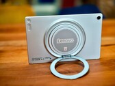 El soporte redondo de la Lenovo Tab Plus Gen 2 es extremadamente versátil.