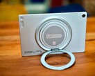 El soporte redondo de la Lenovo Tab Plus Gen 2 es extremadamente versátil.