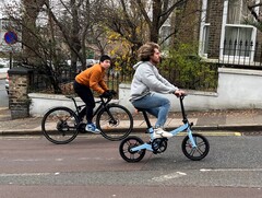 La bicicleta eléctrica OXFO OX1 tiene un cuadro de magnesio plegable. (Fuente de la imagen: OXFO)