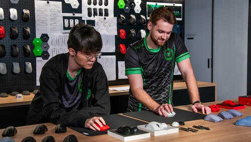 Faker y NiKo probando la Razer Viper V4 Pro