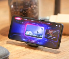 El Asus ROG Phone 5s Pro está equipado con una AMOLED de 144 Hz. (Fuente: Stuff.tv)