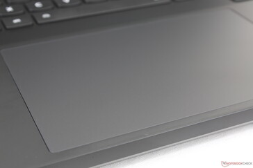 Clickpad muy grande con respuesta suave al pulsarlo