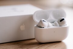 Apple se espera que cambie sus estrategias de venta para los AirPods Pro 2. (Fuente de la imagen: David Levêque)