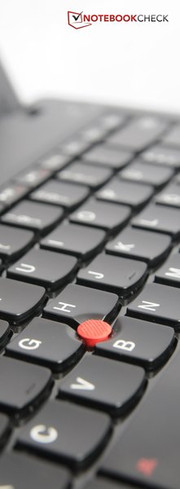 El Trackpoint rojo es fácil de usar como controlador.