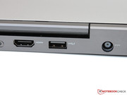 Entre otros, un USB 3.0, mini DisplayPort y HDMI.