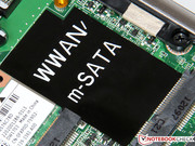 Se puede instalar un módulo UMTS o un SSD de manera opcional.