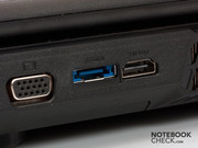 La parte posterior está equipada con puertos útiles para cuando el portátil está conectado.