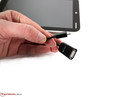 Con un adaptador (no incluido en el paquete) puedes conectar productos que usan un USB normal.