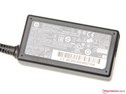 HP incluye un compacto adaptador de corriente de 45W.