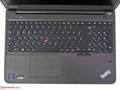 Gran teclado con pad numérico aparte.
